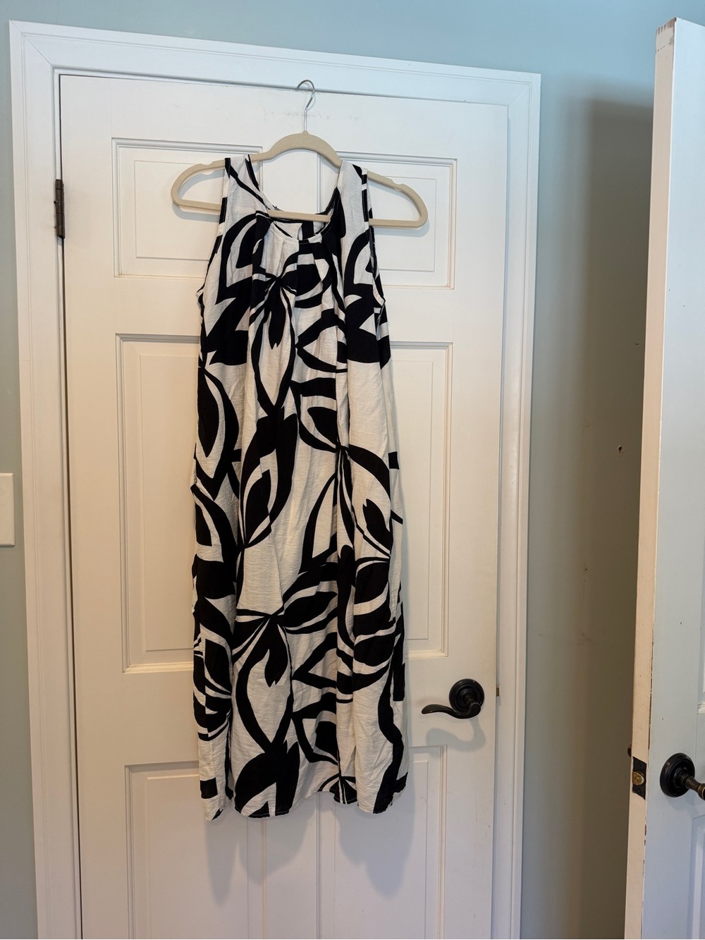 Black & White Sleeveless Leaf-Print Women’s linen Dress